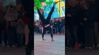Times Square&rsquo;s breakdance, New York City breakdancing! #youtubeshorts #timessquare #newyorkcity