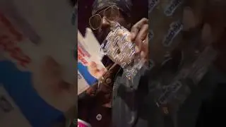 Черничный пончик