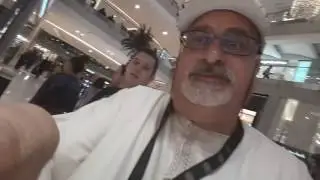 Unwanted selfie by Prof. Dr. Norman Ali Khalaf at Dubai Mall 08.01.2017