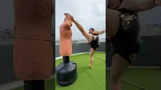 My boxing bag was training with another girl 🥹 @MarissaRachel #muaythai #thaiboxing #martialart