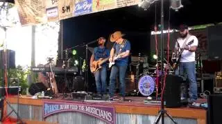 The Brett Hendrix Band Preforms 