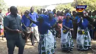 Burudika na ngoma ya Maalamisi kutoka kata ya Masasi  Ludewa ikimpongeza mbunge Joseph Kamnga Mbunge