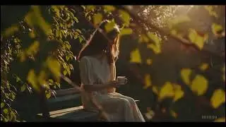 Ağa&ccedil;ların Arasında Bankta Oturmuş &Ccedil;ay İ&ccedil;en Kız (SoraAi)