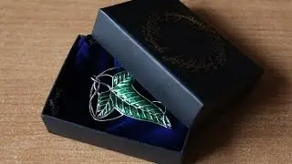 the Elven Brooch from the Noble Collection unboxing