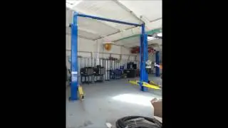 2011 Forward Lift hydraulic vehicle lift for sale | no-reserve Internet auction June 2, 2016