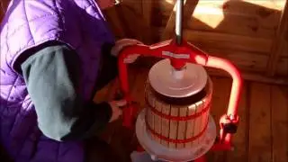How to Crush Apples & Fruit using Apple Cider Press