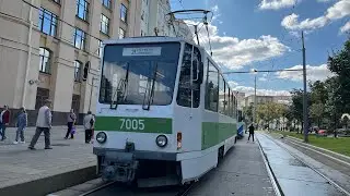 Обзор вагона Tatra T7B5 с борт. № 7005 на параде трамваев в День города Москвы (2025)