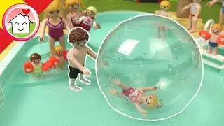 Playmobil en español La familia Hauser con la bola de agua hinchable en el parque acuático