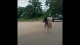police is fighting army Man in Nigeria