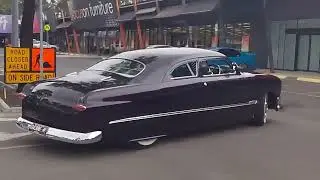 More cars arriving at car show 