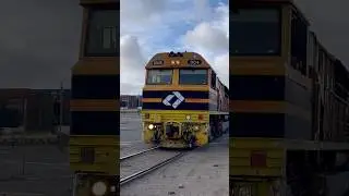 6DA2 arrives at Port Flat with GWA004 leading the consist