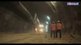 What does a hydraulic engineer do