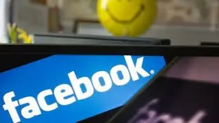 Facebook vows to tackle political advert transparency problems