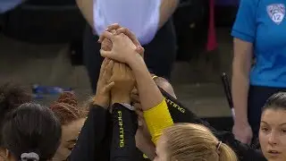 Recap: Oregon women's volleyball fights past Washington in five sets