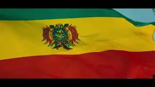 Anuel AA pone la bandera de Bolivia al reves