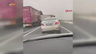 NTV | İstanbul&rsquo;da lodos iki TIR&rsquo;ı b&ouml;yle devirdi