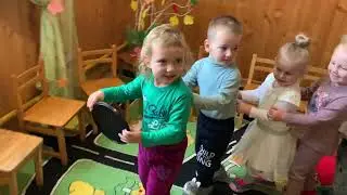 Тематичне заняття «Завітала осінь до малят» Молодша група