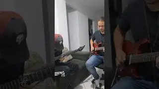 Eu e meu aluno Eduardo tocando essa do Death! #deathmetal #death #chuckschuldiner #voiceofthesoul