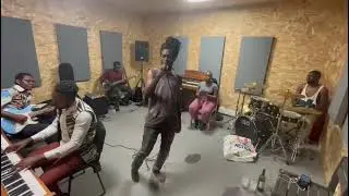 En mode r&eacute;p&eacute;tition Album &Eacute;veil MUSSI KONGO (AAE Paris)