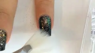 Easy glitter gradient using Violet Voss loose glitter