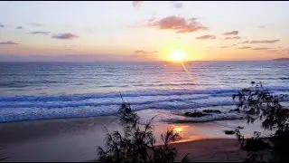 BUS LIFE - SUNRISE AT RAINBOW BEACH AND HIKING THE SANDBLOW