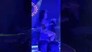 Danza con sable en Laialy Restaurante Árabe