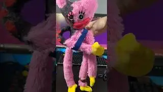 Wounded Kissy Missy PLUSH DIY🧵🪡 #poppplaytime #kissymissymeme #plush #yarnaby #diy #entertainment