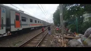 Ka 272 (airlangga) relasi pasar senen-surabaya pasar turi pp