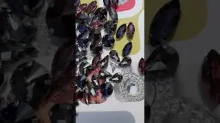 Стрази в цапах. Огляд новинок.