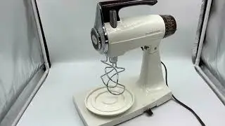 Vintage Sunbeam Mixmaster Model 1-7A In Action