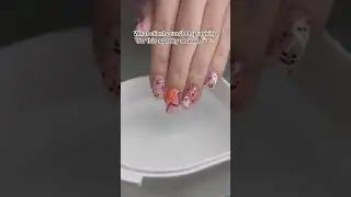 Nails that ghost you 👻 (on purpose).