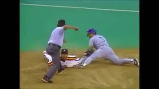 The Astros turn a triple play after Alfredo Griffin pops out to Mike Simms (8/4/91)