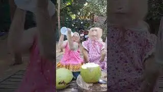 Amazing Yaya Help Open Coconut For Drink Juice With Family 👪 ❤️
