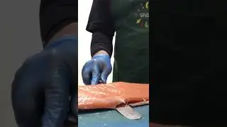 Salmon again 🍃 #trending #salmon #cuttingskills #norway