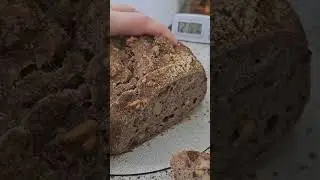 Rustikales Brot ganz einfach: knusprig au&szlig;en und fluffig von innen