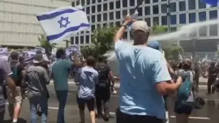 Israelis block highways in legal overhaul protest