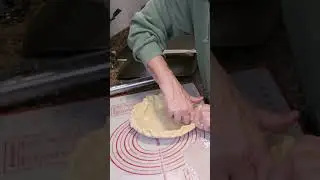 Flaky Pie Crust in 90 Seconds 🥧 | Easy Recipe #FlakyCrust #HomemadePie #BakingTips #Shorts #PieDough