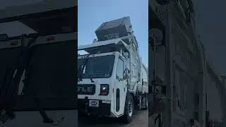 Pull up, pick up, dump, repeat 🔁 #trash #trashpickup #trashtruck #trashbusiness
