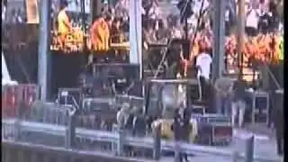 Bob Dylan from stage into his TOURBUS