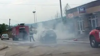 AUTO JE IZGORILO NA CESTI