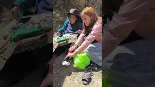 Los abuelitos viven solitos sin nada, lejos de pueblo 😭😭#apoyo #amor abuelitos 