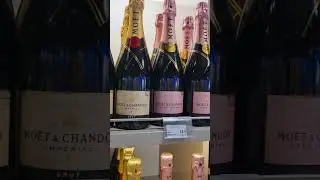 Mo&euml;t&Chandon champagne.