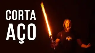 Engenheiro Constrói Sabre de Luz Retrátil que Corta AÇO como se fosse Manteiga