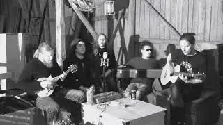 Hertsi putos kyydist&auml; - Monttu (akustinen live)