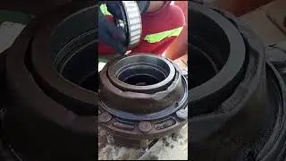 ( check Man truck hub oil seal replacement)