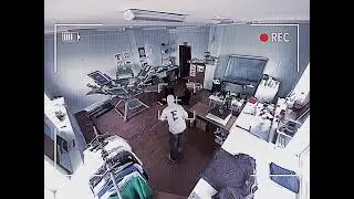 Нападение загадочного грабителя футболок | The Mysterious T-Shirt Thief Strikes!