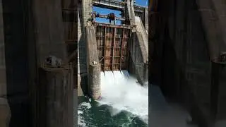 Dam opening tainter gate #civilengineering #hydropower #nature #travel