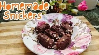 HOMEMADE SNICKERS | HEALTHY CHOCOLATE 🥜🍫 #HomemadeSnickers #SnickersBars #trendingvideo #ViralReels