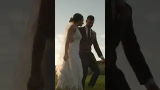 Have you EVER seen a fall wedding as beautiful as this? Nature makes the best backdrops. 🫳🎤