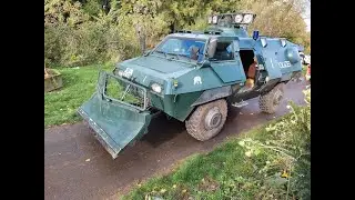 Bundespolizei sucht mit Sonderwagen bei Sturm nach Joggerin in Wald in Niederkassel am 21.10.21